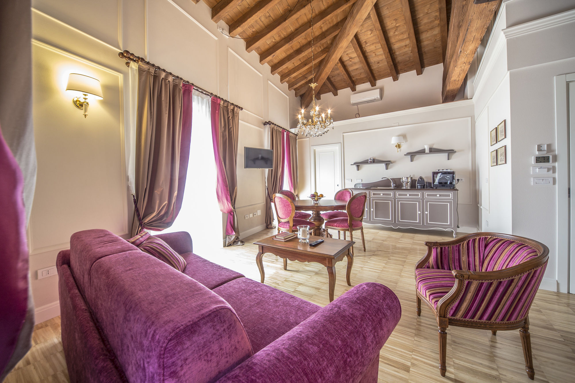 Фото Lady Capulet Apartments