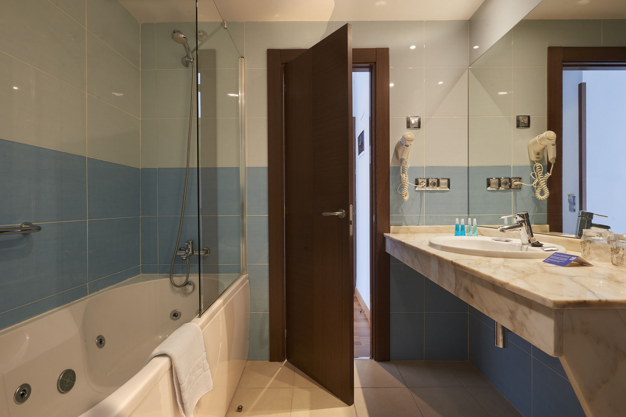 Фото Hotel 40 Nudos