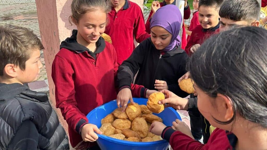 School Maldan Middle School, Manisa, photo