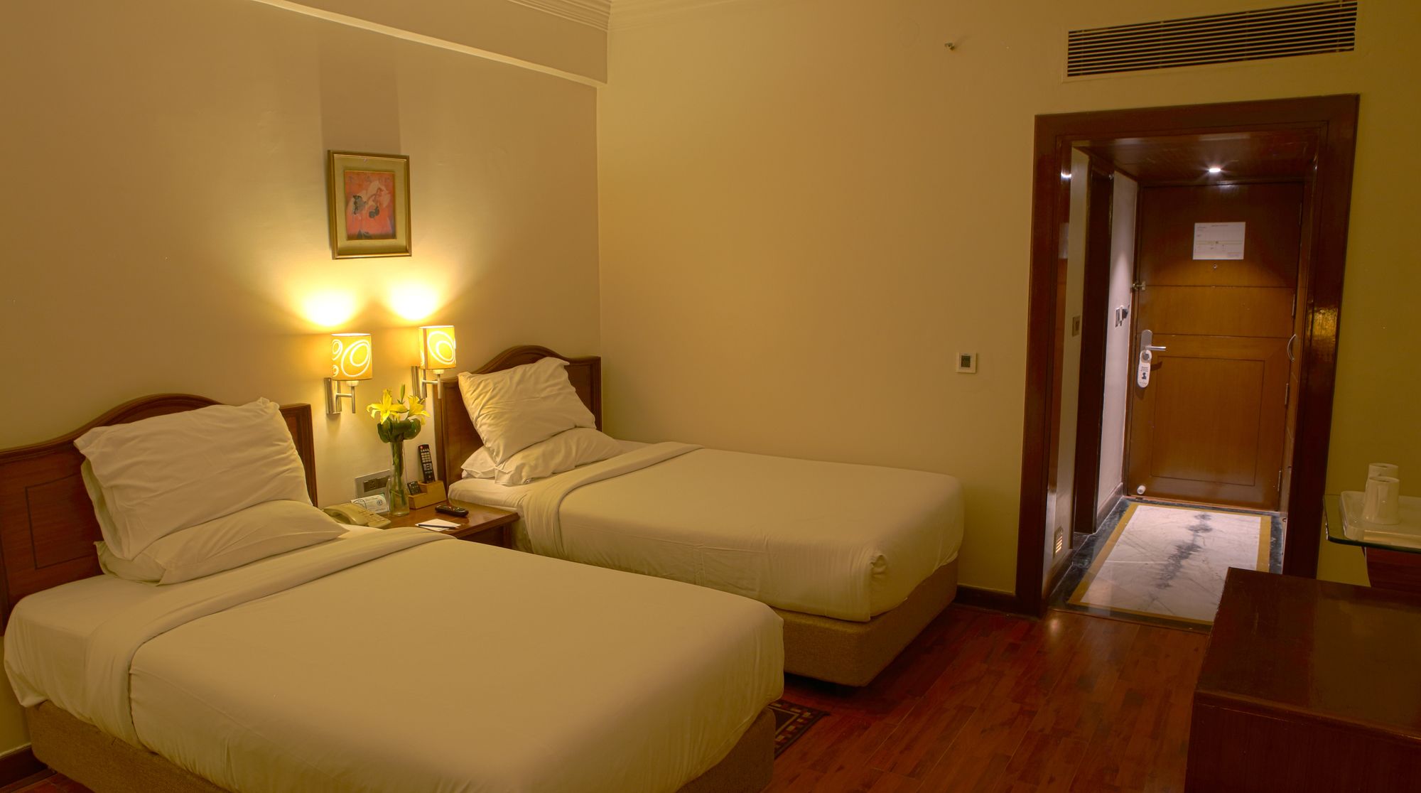 Фото Gemini Continental Lucknow