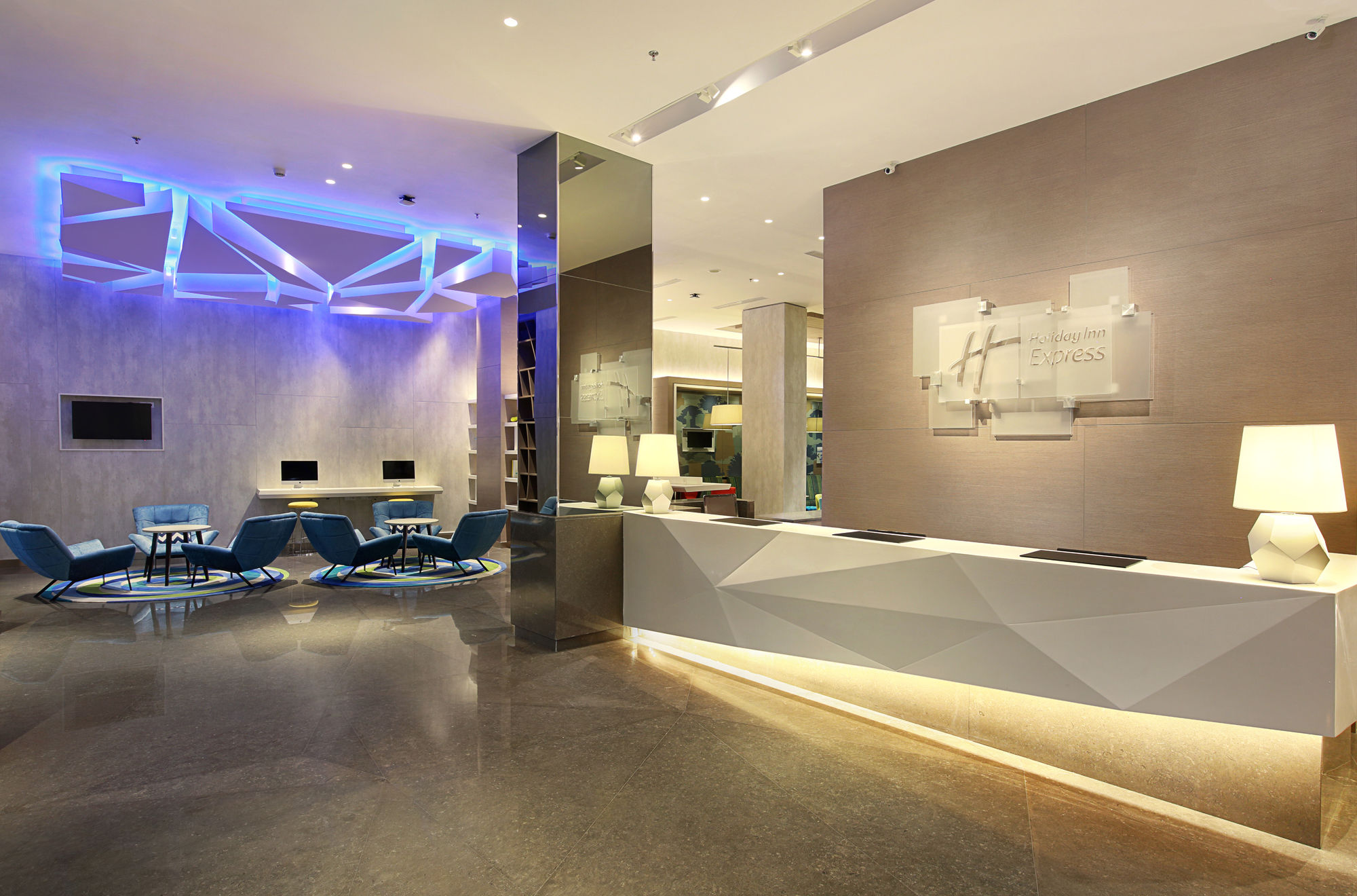 Фото Holiday Inn Express Jakarta Wahid Hasyim, an Ihg Hotel