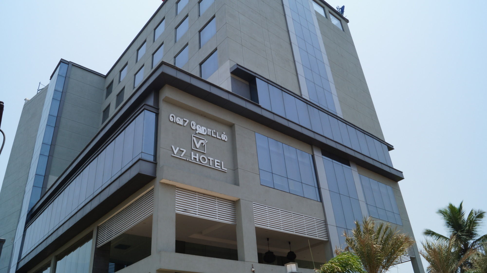 Фото V7 Hotel