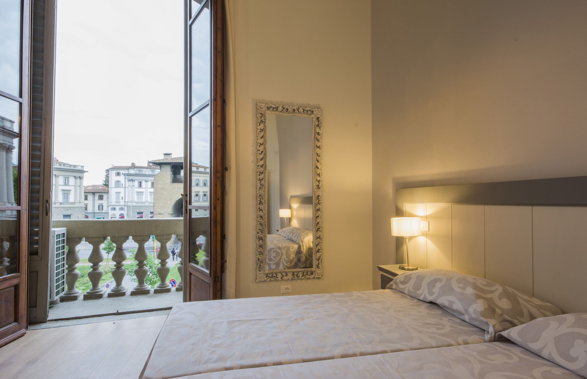 Фото Iris Apartments