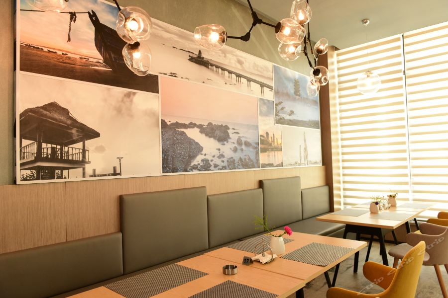 Фото Atour Hotel Golden Beach Yantai