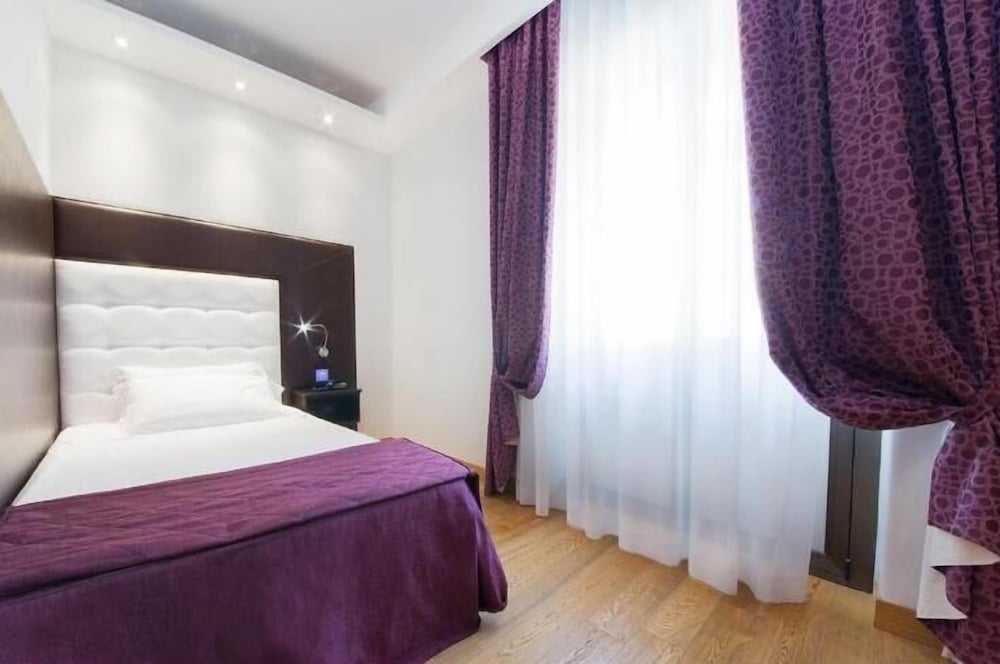 Фото Hotel Royal Caserta