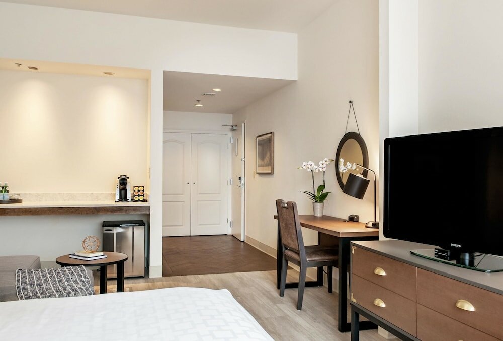 Фото St Charles Coach House, Ascend Hotel Collection