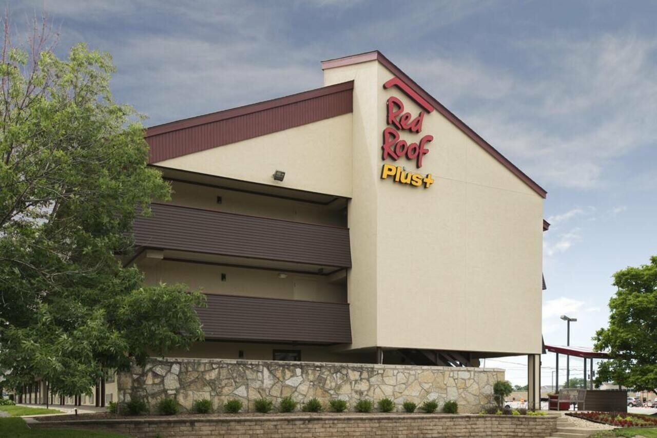 Фото Red Roof Inn Plus+ Chicago - Naperville