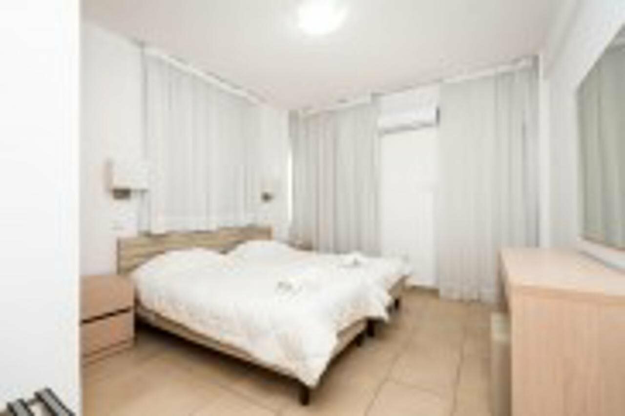 Фото Flora Hotel Apartments