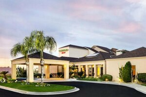 Гостиница Courtyard by Marriott Fresno