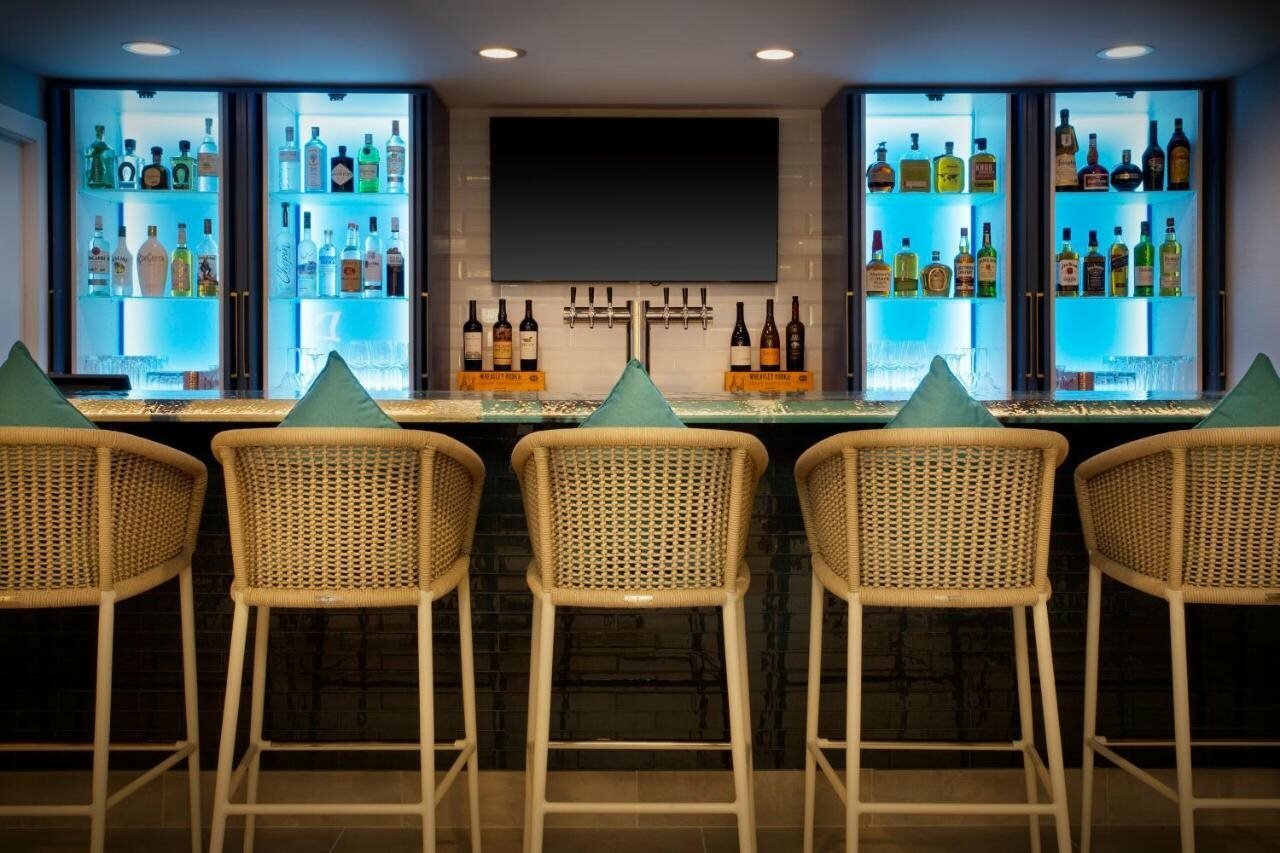 Фото Fenwick Shores, Tapestry Collection by Hilton