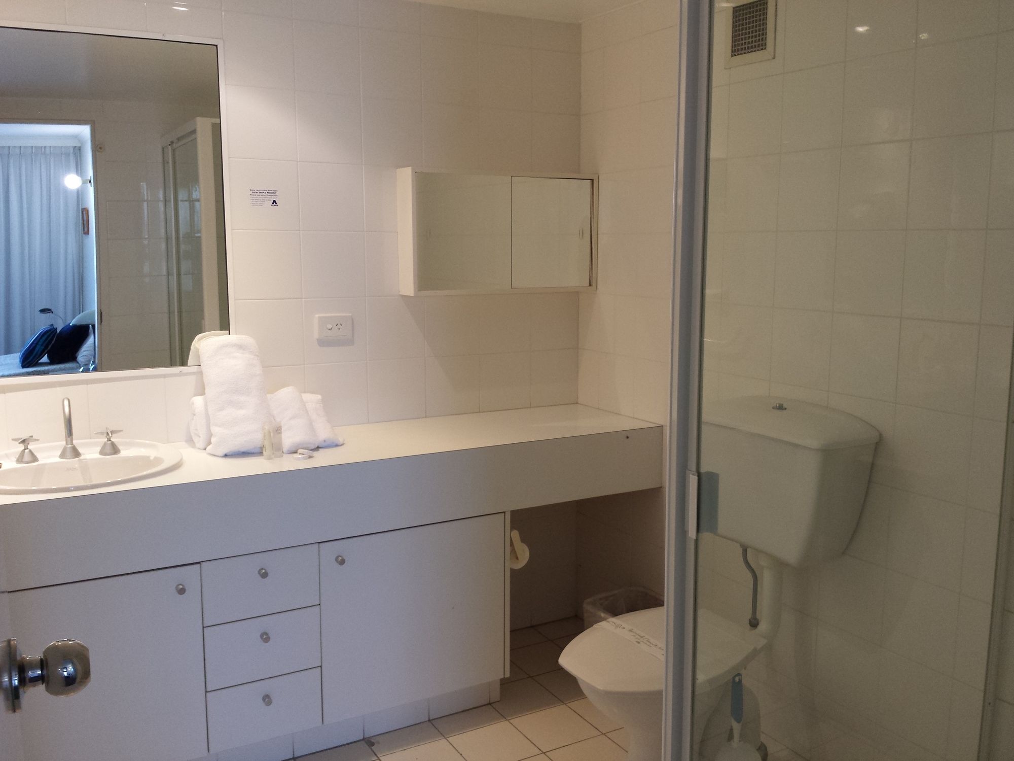 Фото Kirribilli Riverfront Apartments