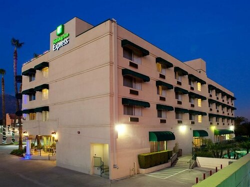 Гостиница Holiday Inn Express & Suites Pasadena - Los Angeles в Пасадене