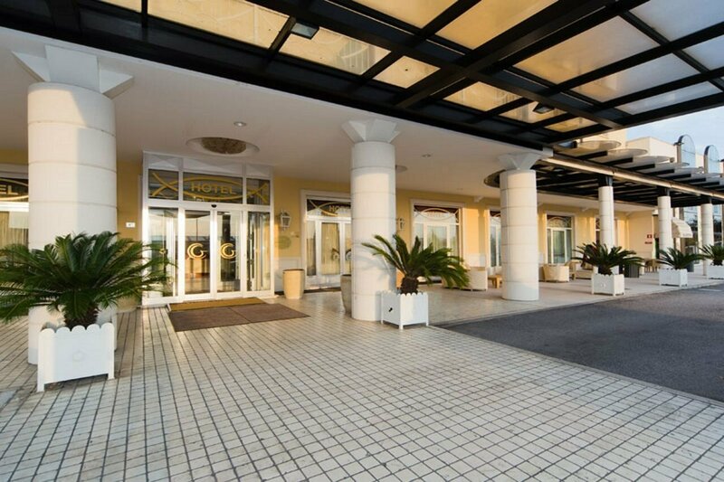 Гостиница Zanhotel & x26; Meeting Centergross
