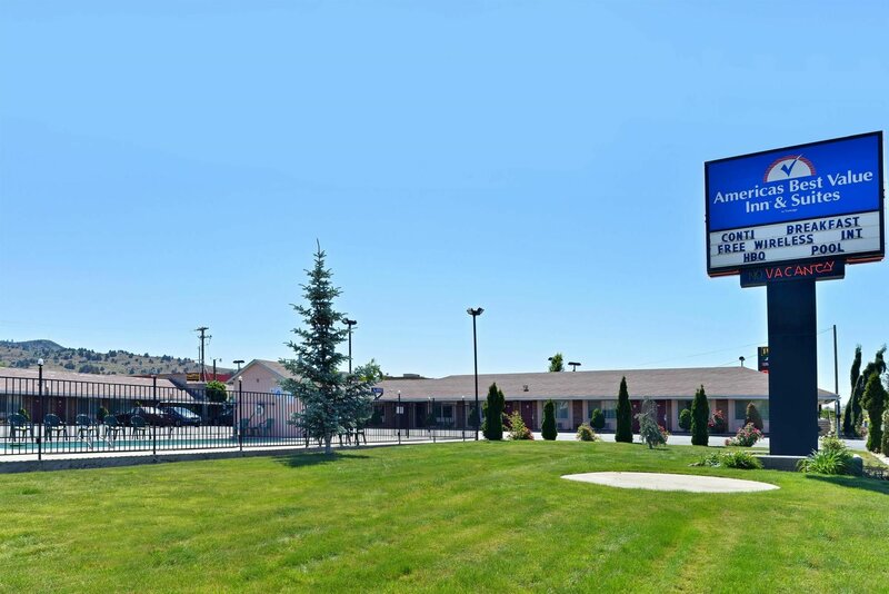Гостиница Americas Best Value Inn & Suites Klamath Falls в Кламат Фолс