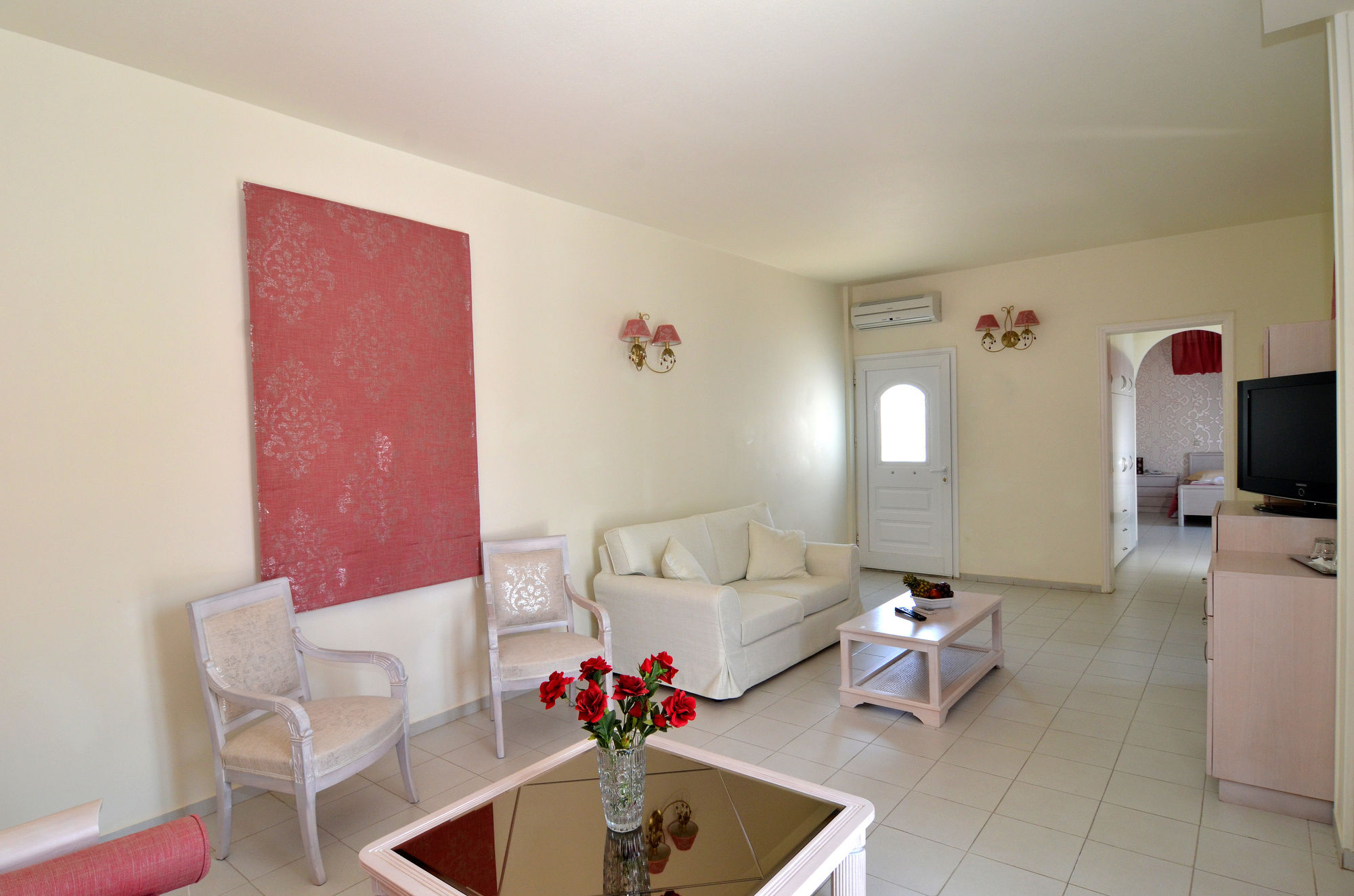 Фото Dolphin Bay Hotel