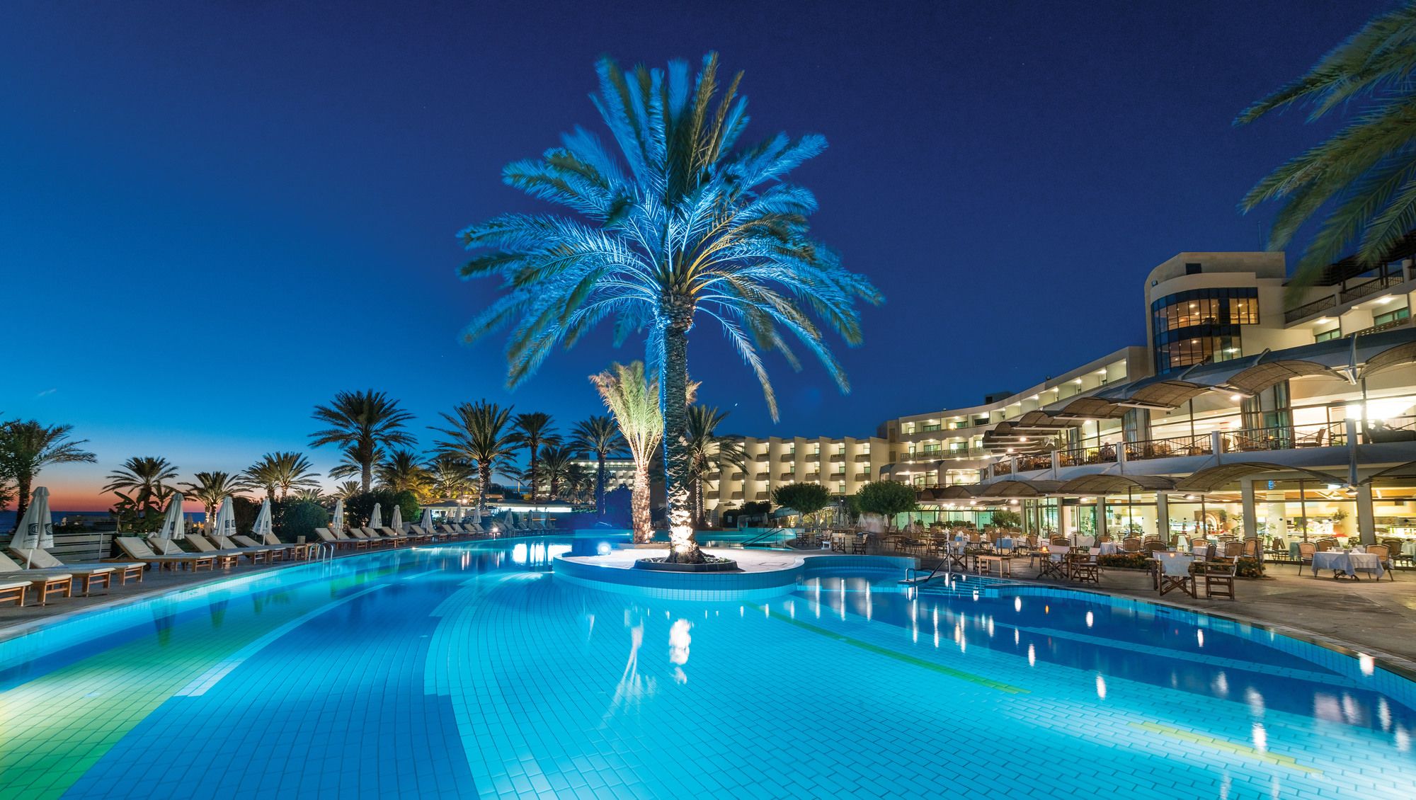 Фото Constantinou Bros Athena Beach Hotel