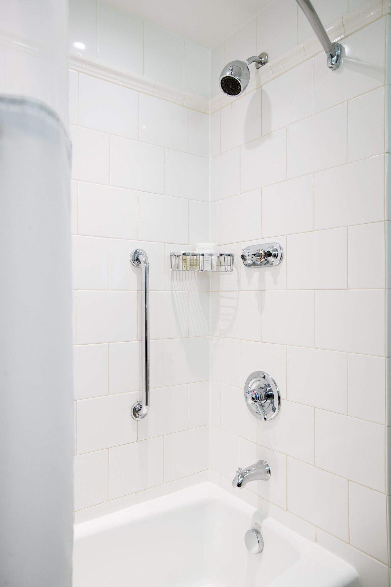 Фото Renaissance Raleigh North Hills Hotel