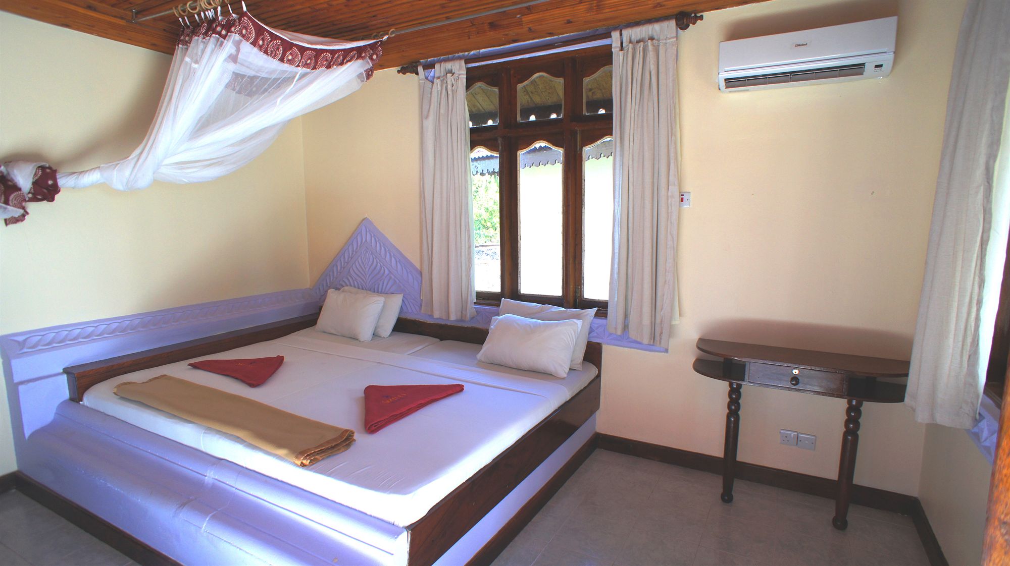 Фото Smiles Beach Hotel