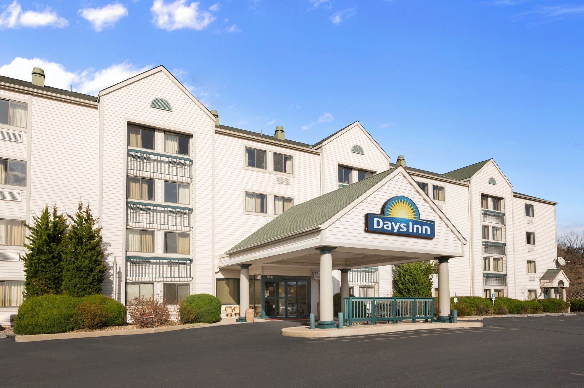 Фото Days Inn & Suites by Wyndham Kansas City South