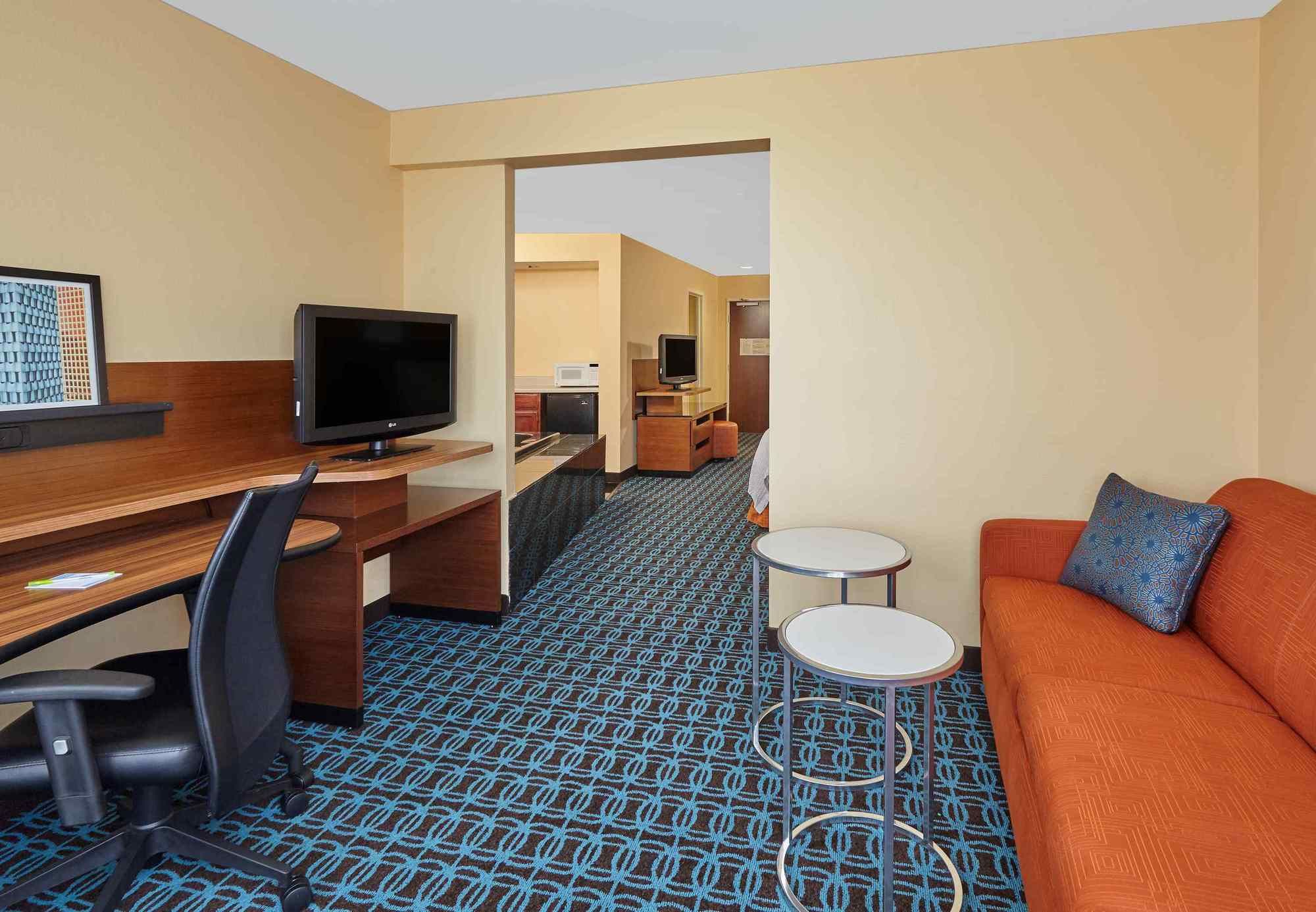 Фото Fairfield Inn & Suites by Marriott Lombard