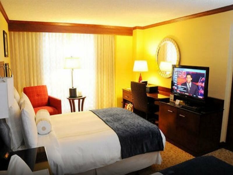 Фото Marriott Tulsa Hotel Southern Hills