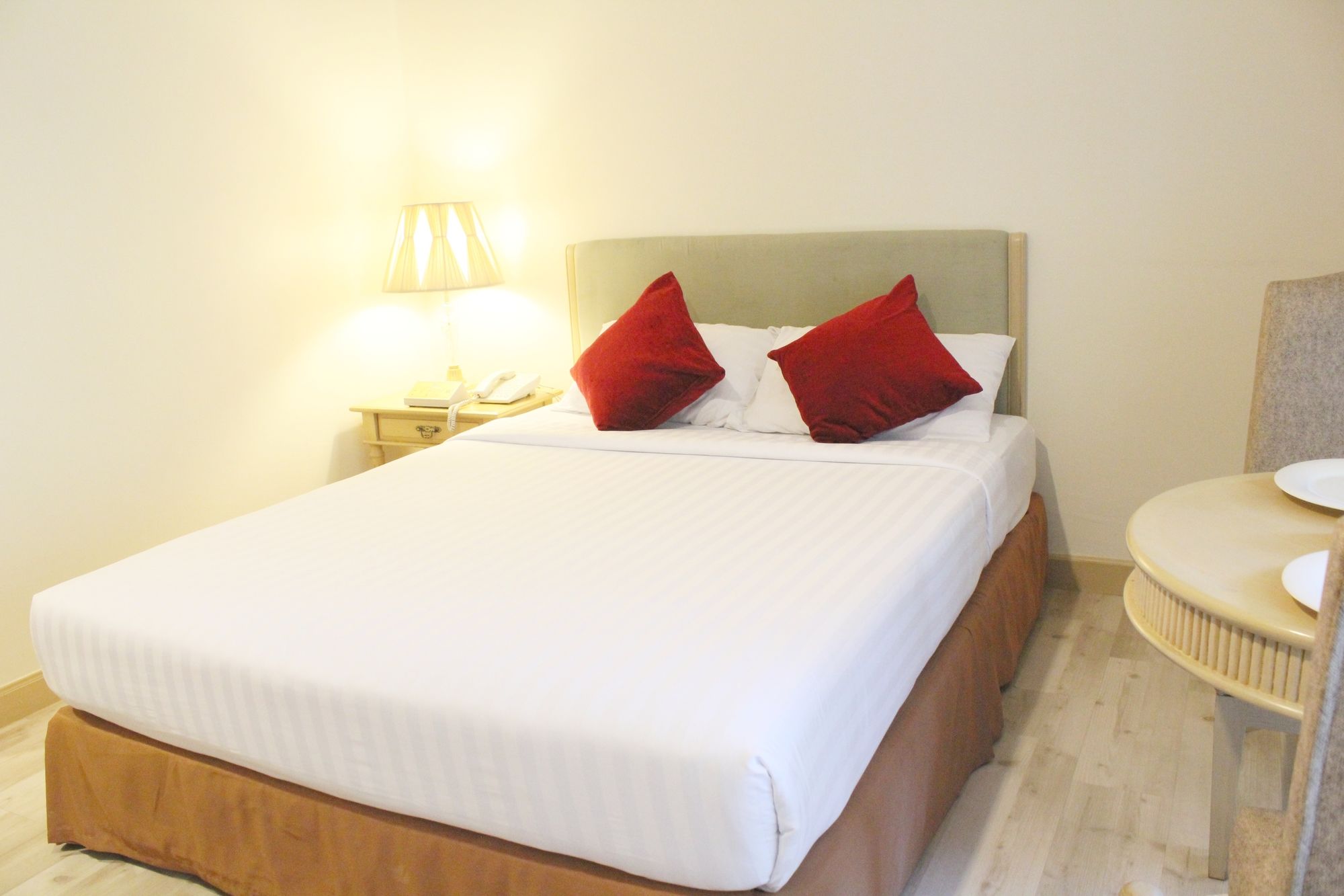 Фото Romance Hotel Srinakarin