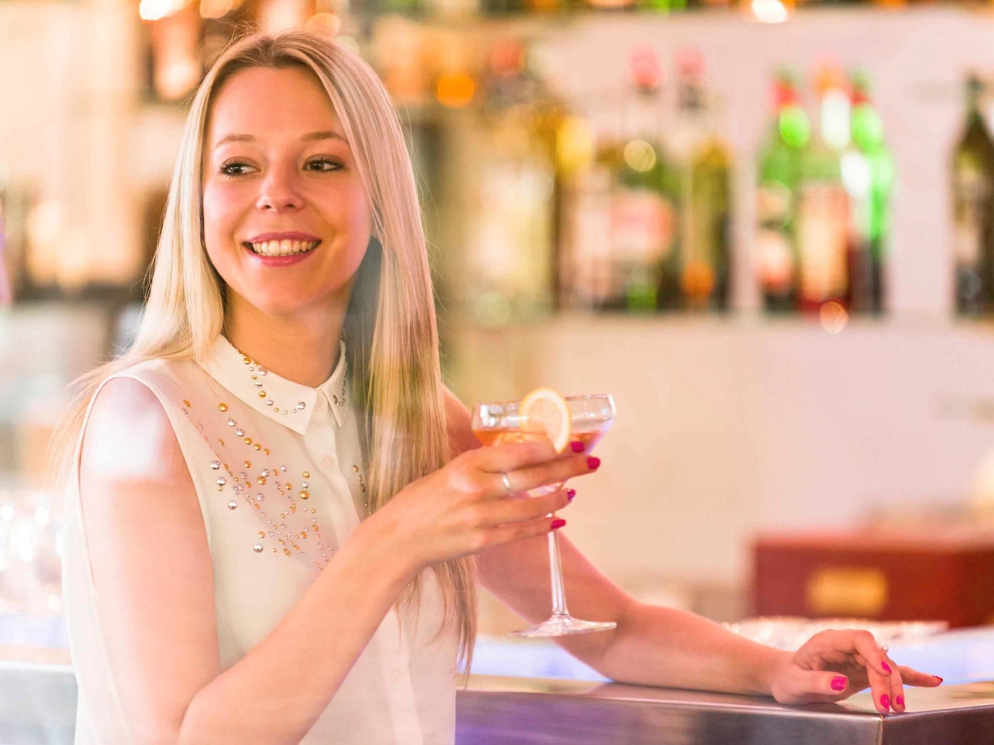 Фото Novotel Chennai Chamiers Road Hotel