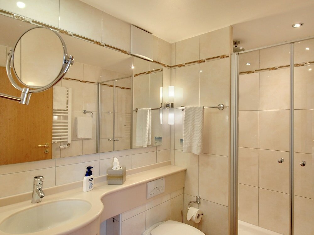 Фото Hotel Kriemhild am Hirschgarten