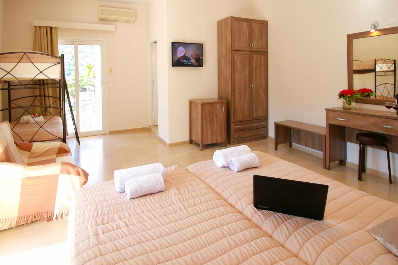 Фото Hotel Yannis Corfu