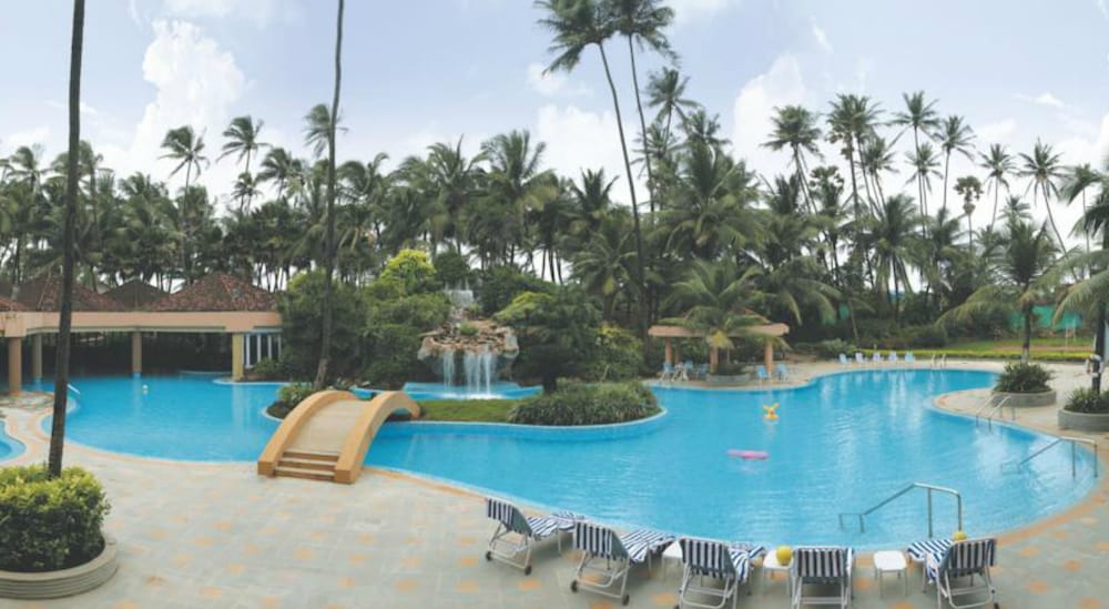 Фото The Retreat Hotel & Convention Centre