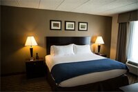 Фото Holiday Inn Express & Suites Milford, an Ihg Hotel