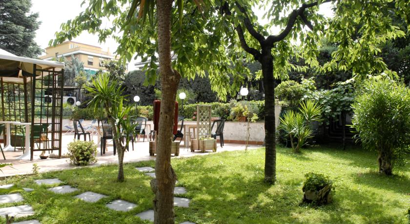 Фото Aurora Garden Hotel