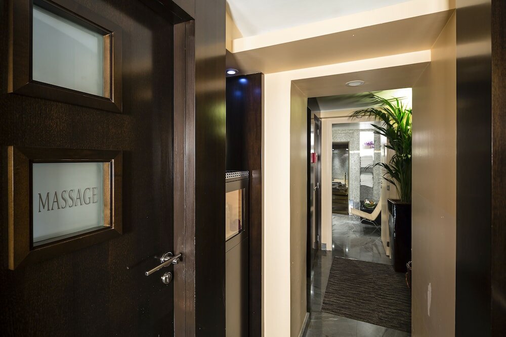 Фото La Trémoille Hotel