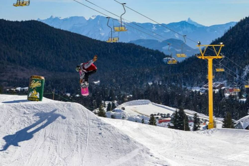 Фото Elevated Escapes 2br Suite Overlooking Lake