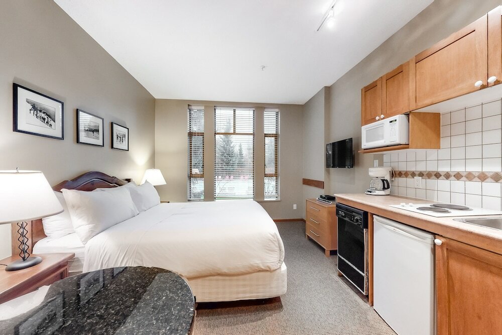 Фото Whistler Cascade Lodge