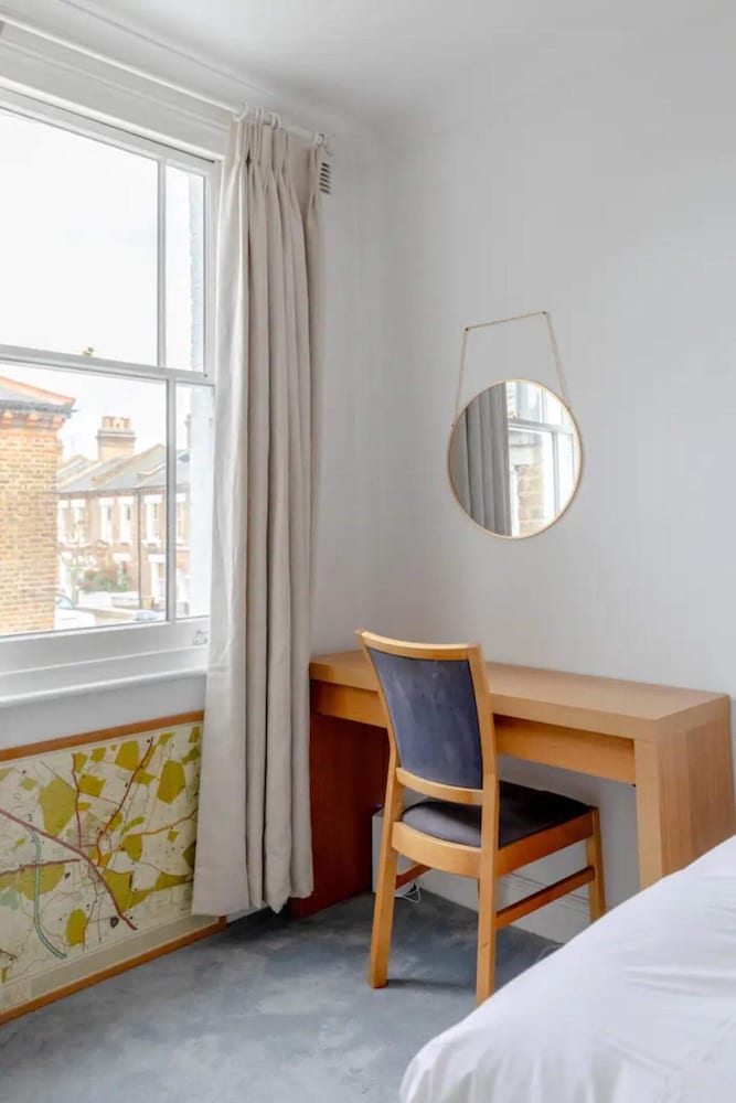 Фото Beautifully Designed 2bd House - by Queen's Park!