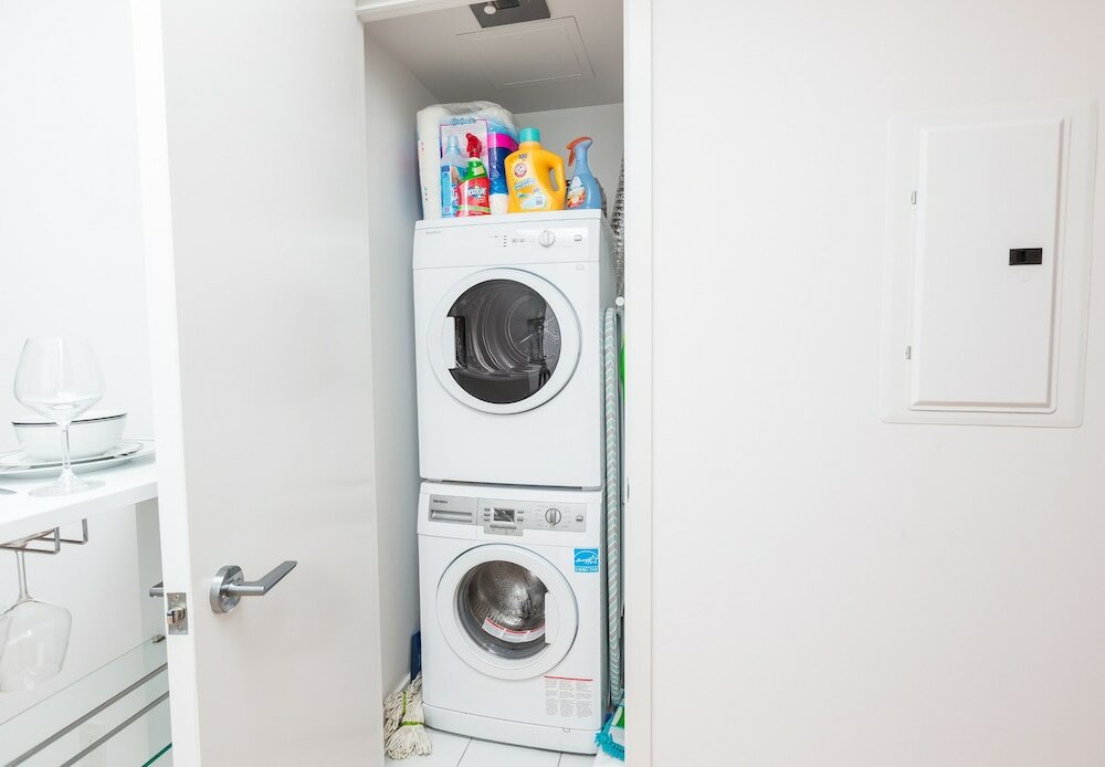 Фото Downtown-CN Tower-Jays