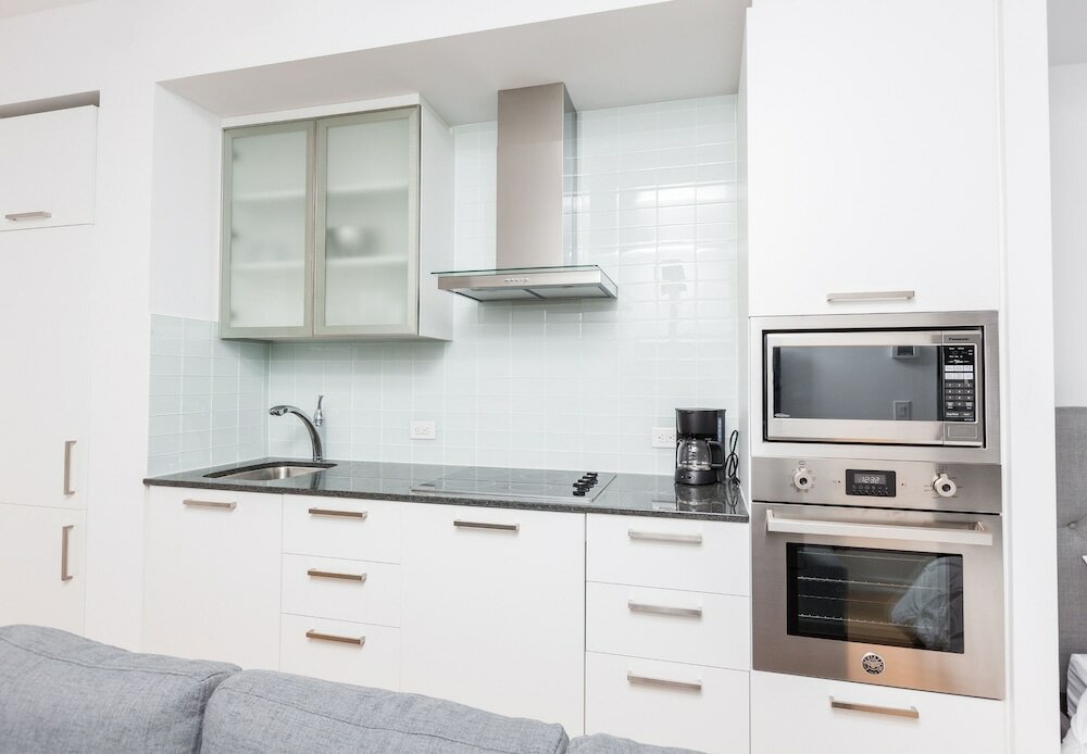 Фото Downtown-CN Tower-Jays