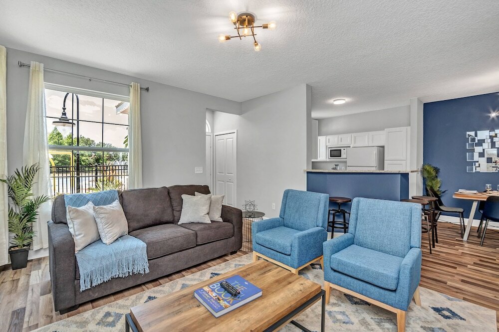 Фото Runaway Beach Club Resort