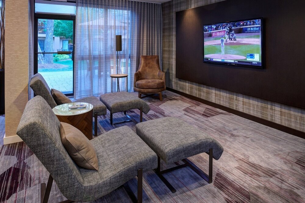 Фото Courtyard by Marriott Des Moines West Clive