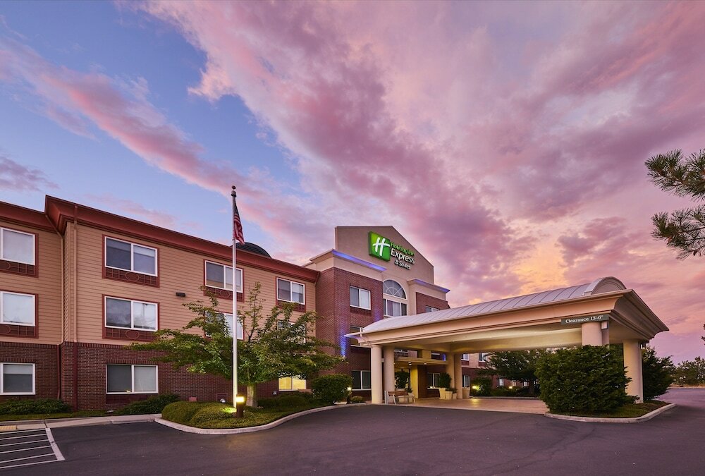 Фото Holiday Inn Express Hotel & Suites Medford-Central Point, an Ihg Hotel