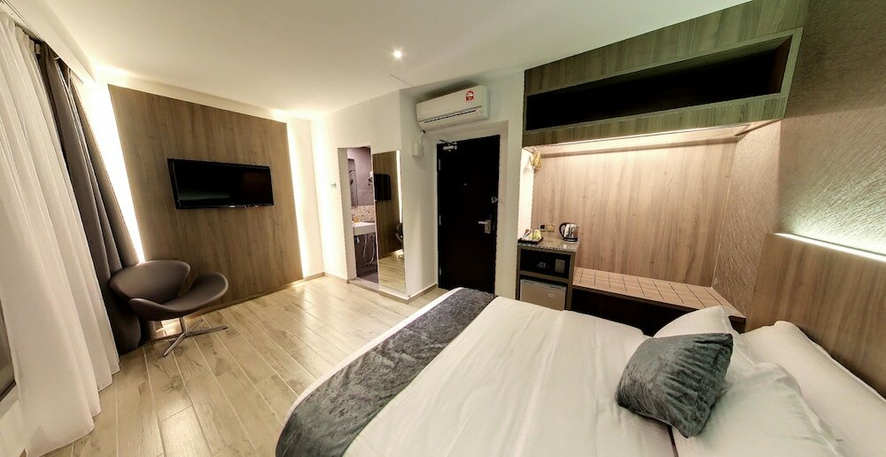 Фото Flora by Crossroads Hotel