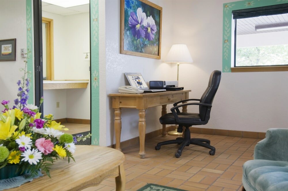 Фото Americas Best Value Inn Torrington