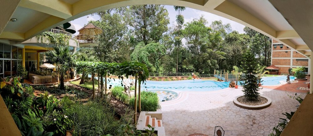 Фото Golf Course Hotel