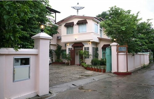 Гостиница Hotel June Business Bed Breakfast в Янгоне