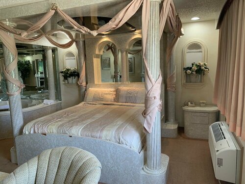 Гостиница Designer Inn & Suites