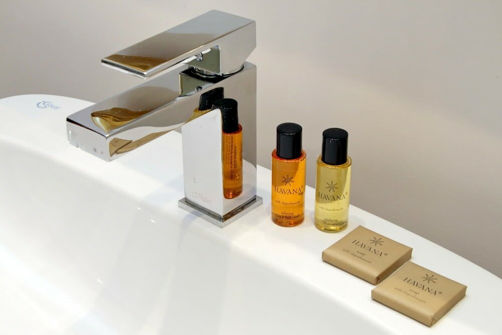 Фото Spanish Diamond Luxury Suites & Jacuzzi