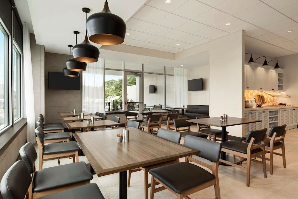 Фото Hyatt Place Virginia Beach Town Center