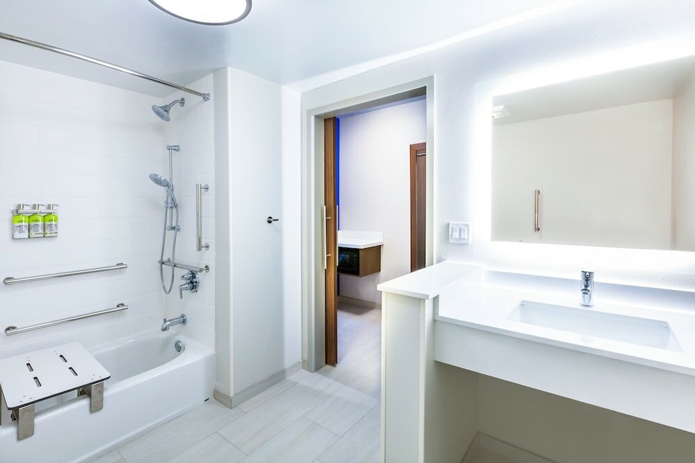 Фото Holiday Inn Express & Suites Tulsa Northeast - Owasso, an Ihg Hotel