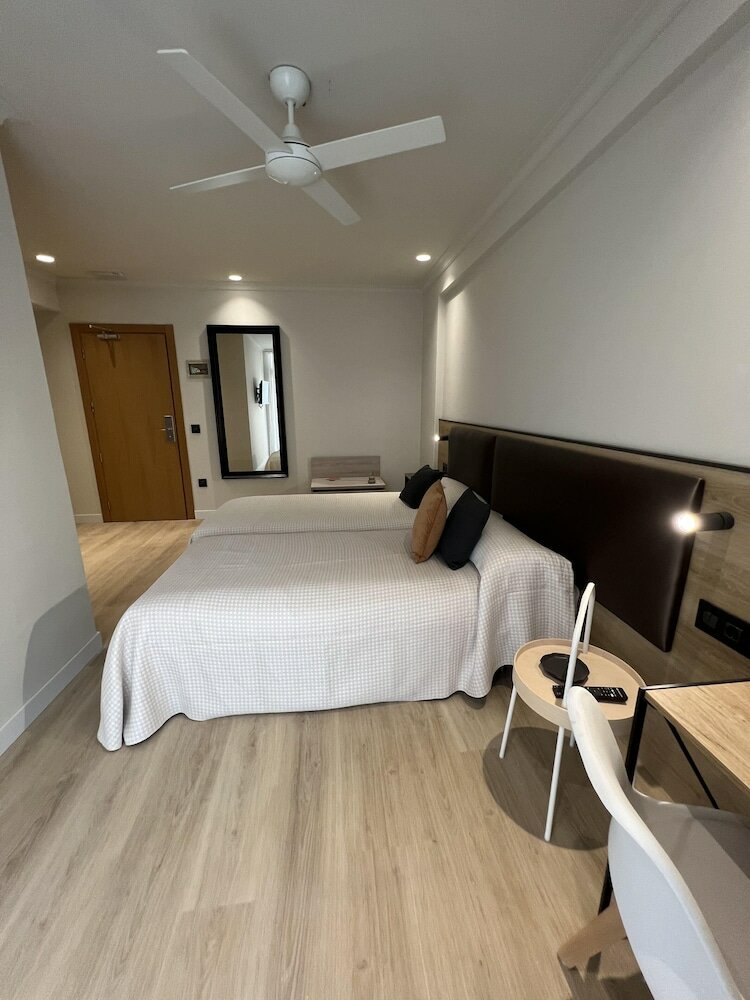 Фото Hotel Adonis Capital